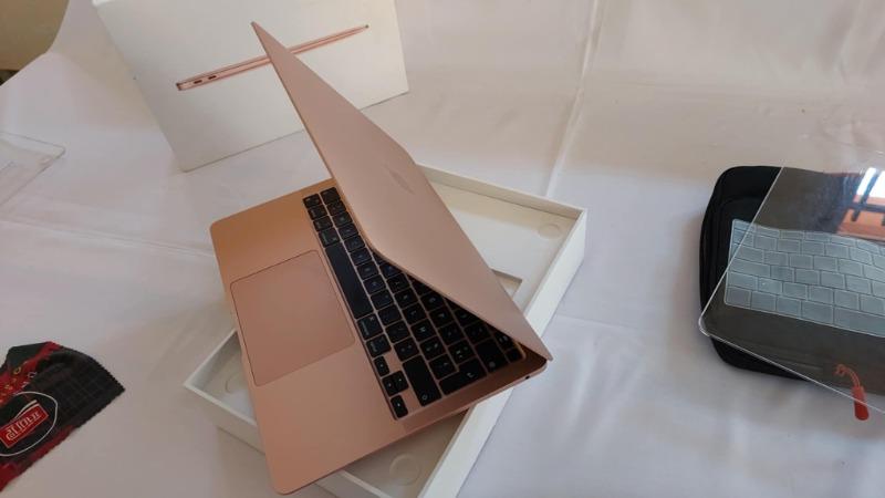 A vendre uniquement
Macbook Air M1 (2020) Go ...