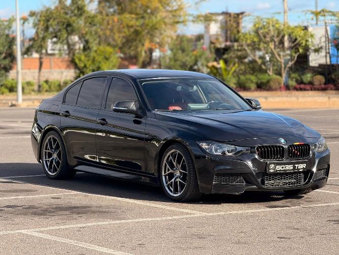 BMW série 3 , 320D F30
                      ...