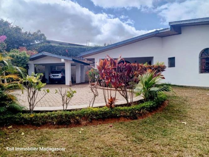 UNE VILLA BASSE F5 MEUBLÉE À LOUER A ANKADIND ...