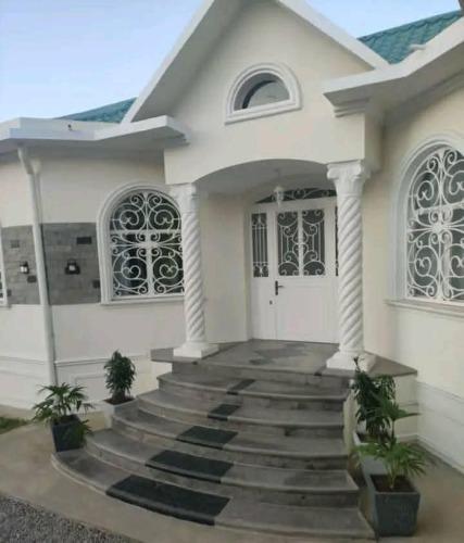 Villa moderne à louer Betsizaraina Ambohimang ...