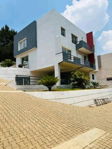 Belle villa F5 neuve sur un terrain de 700m2  ...