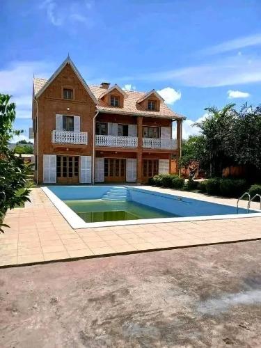 A vendre AMBOHITRIMANJAKA
UNE grande villa n ...