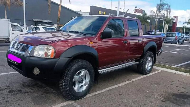 Nissan Np300
                            mot ...