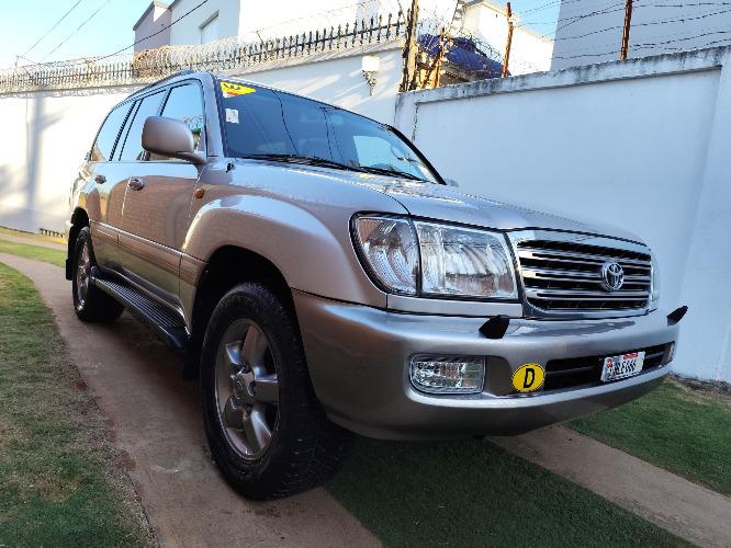 TOYOTA LAND CRUISER
                         ...