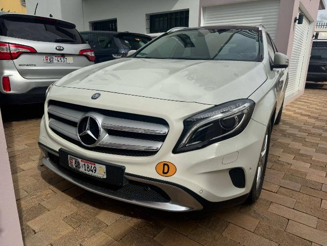 MERCEDES GLA 200 CDI
                        ...
