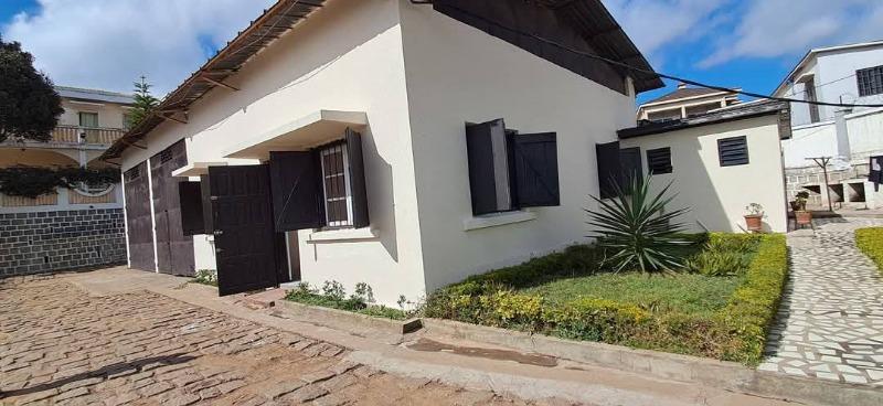 VILLA BASSE A LOUER (Nanisana)💯 1Living , 1c ...
