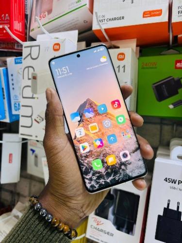Xiaomi civi 1s
                     Bonne oc ...