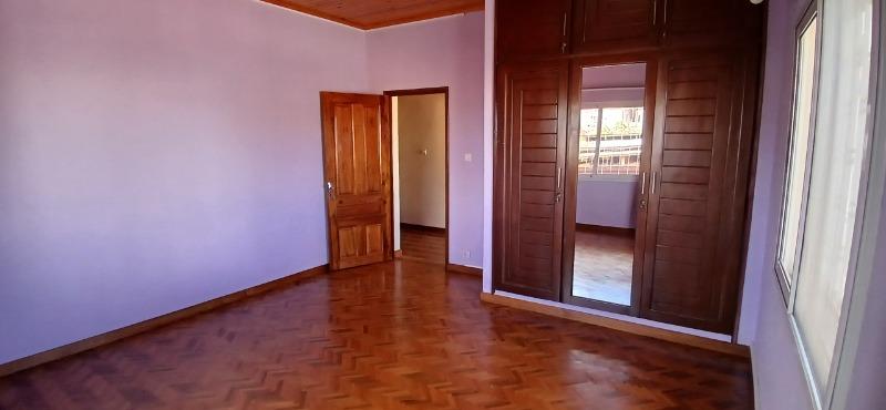 Appartement T4 de 80 m2 environ, neuf, à l'ét ...