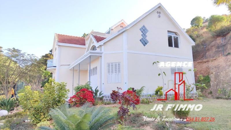 VILLA F7 A LOUER AMBOHIMANGAKELY 
Rez-de-cha ...