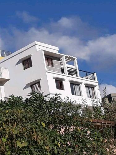 Villa étage A Louer
            2 100 000 ar ...