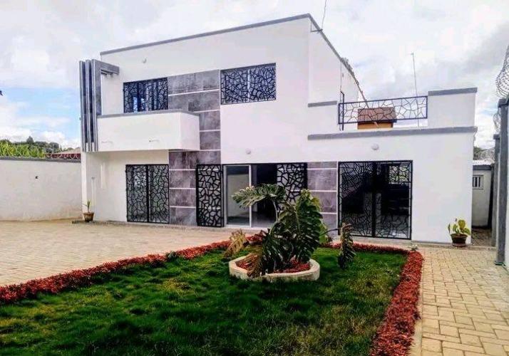 UNE VILLA  NEUVE 
        AMBOHIBAO MAMAMBA  ...