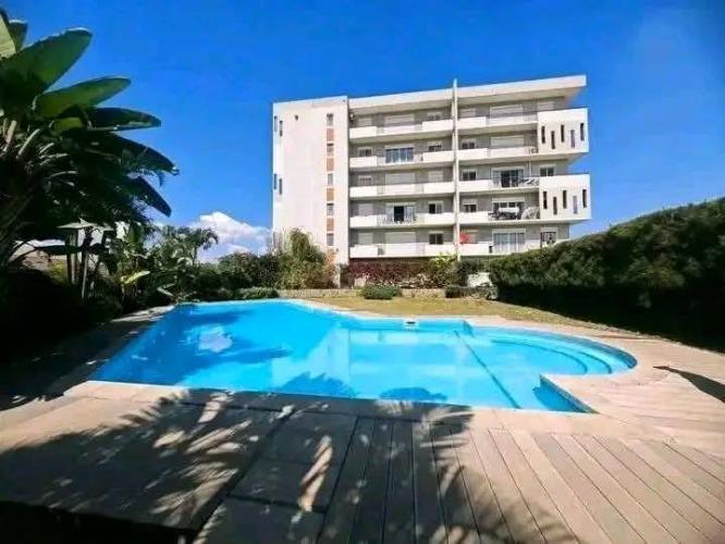 A LOUER A ANKADIMBAHOAKA 
APPARTEMENT MEUBLÉ ...