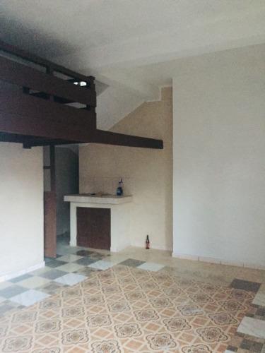 2 studios  a louer  andravoangy est 
avec me ...