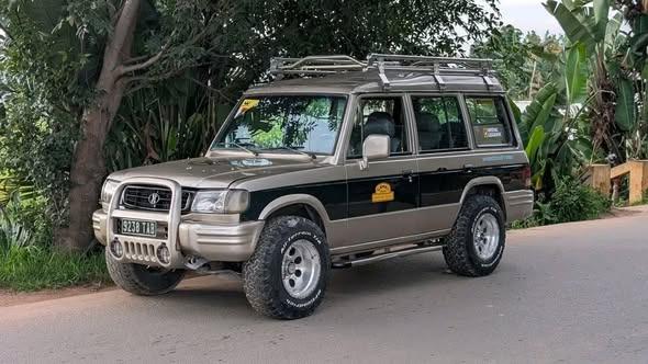 Hyundai Galloper 2Mandeha tsara, papier compl ...