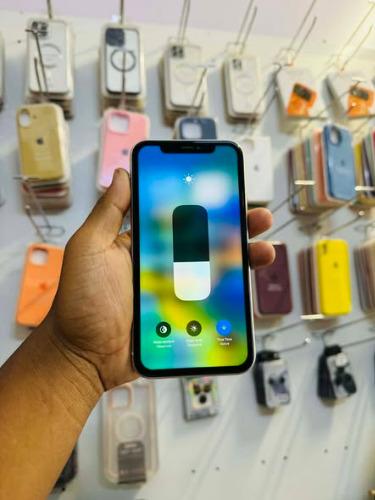 IPHONE 11 
128 Giga
Batterie 88%
Modèle LL ...