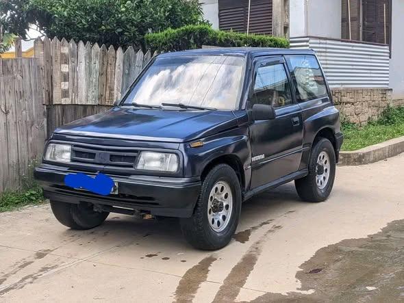 Suzuki. Vitara 4*4 . 3 portes caisse. carross ...