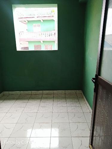 Trano ahofa 67 ha vatobe 
Bord de la route p ...