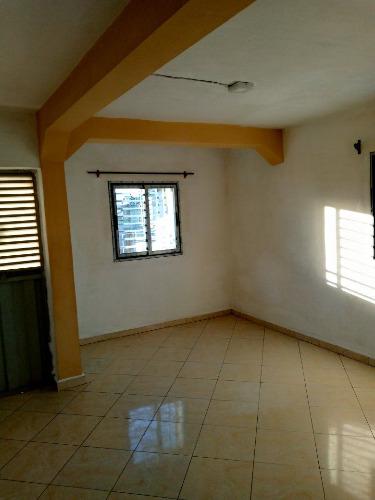 Namontana trano ahofa 
 Efitra1 
 Misy jiro ...