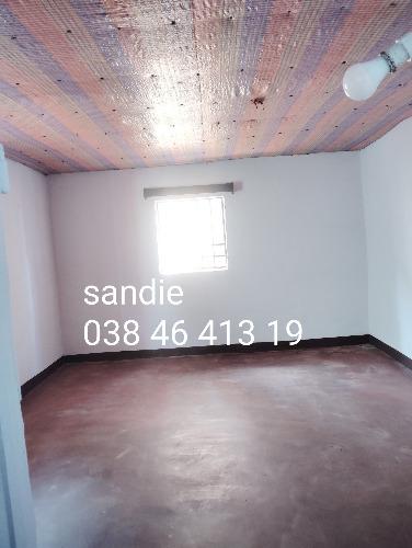 Trano ahofa andoharanofotsy  mahalavolona aka ...