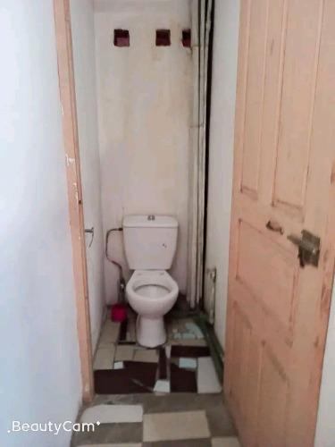 Trano ahofa 67 vatobe 
Bord de la route prin ...