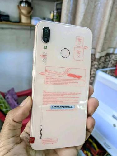 HUAWEI P20 Lite #Original 
Ram: 4Go
Memoire ...
