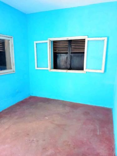 Trano Tetezana tv plus
Ambany rihana
 1 liv ...