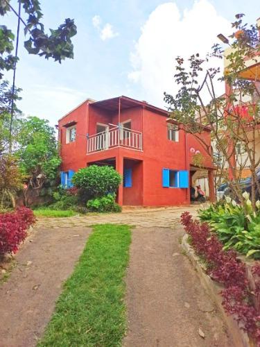 Trano ahofa any Tsarahonenana ( fofifa)
 2 c ...