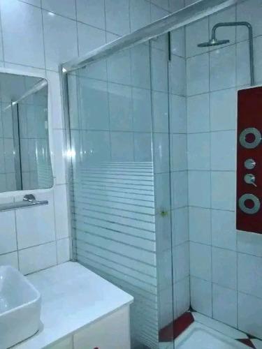  JOLI ET GRAND T4 BORD DE ROUTE 
  #À_USAGE_ ...