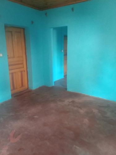 Ito misy trano ahofa eto.andorahafotsy tongar ...