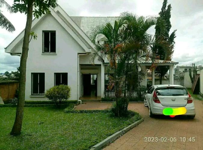 Villa étage independant,acces voiture avec pa ...