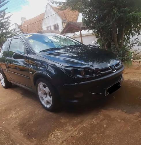 Peugeot 206 3 portes phase 2 ,tableau fond bl ...