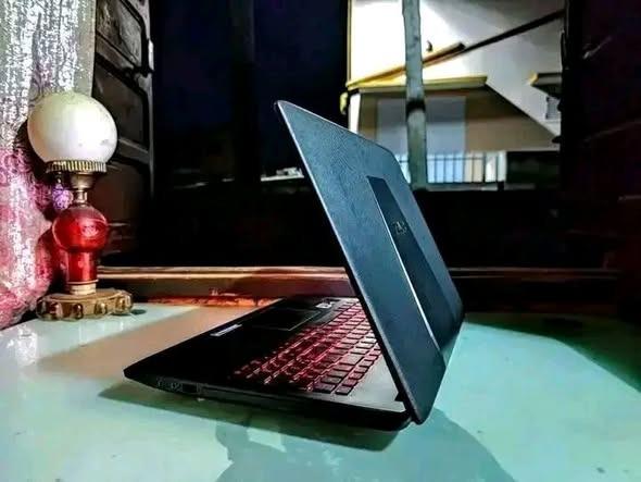 ASUS ROG SEMI-GAMER GTX 950M    
- Ram : 8GB ...