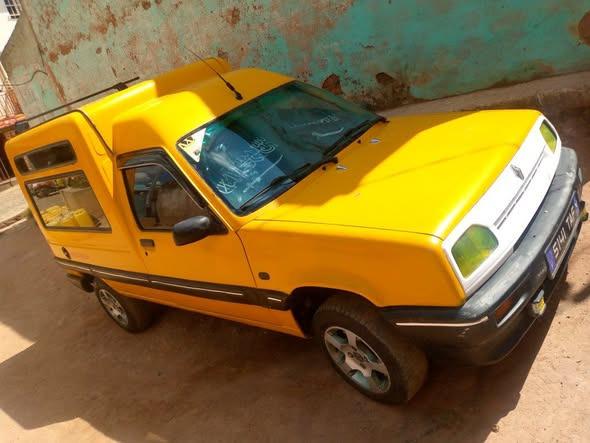 RENAULT express intermédiaire :vitre d'or/ 4  ...