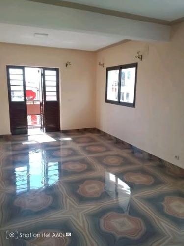 Alarobia appartement RDC
1 lv 2 ch+ cuisine  ...