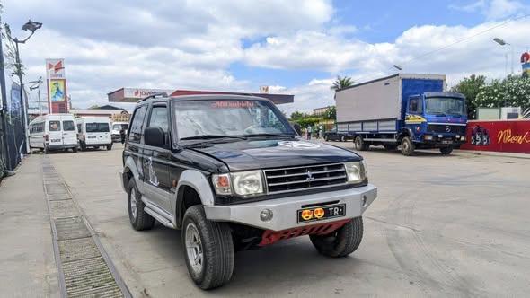 MITSUBISHI PAJERO COUR CHÂSSIS ✓ Moteur Diese ...