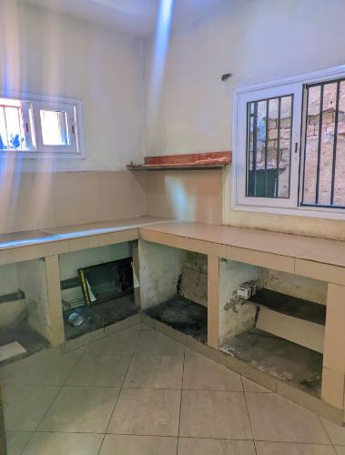 Trano Ahofa à 67Ha 
-Loyer:+Caution 1 mois  ...