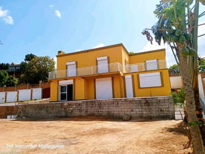 UNE VILLA A ETAGE F5 A VENDRE A ALAKAMISY AMB ...