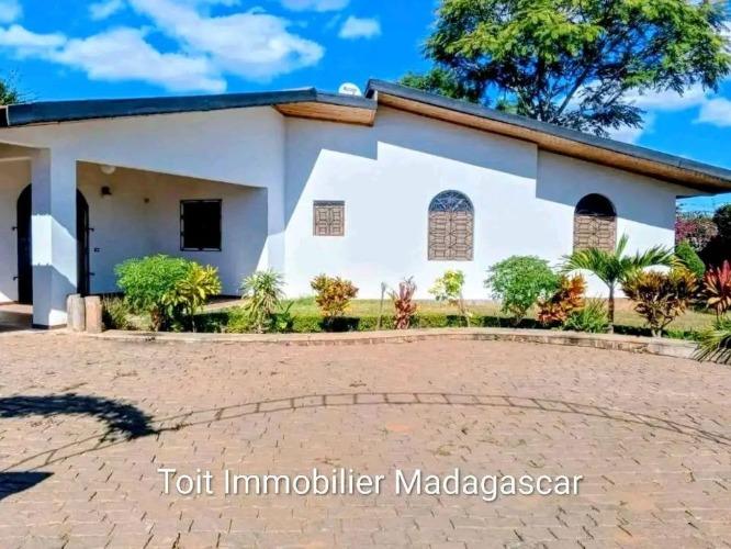 UNE VILLA BASSE F5 MEUBLÉE À LOUER A ANKADIND ...