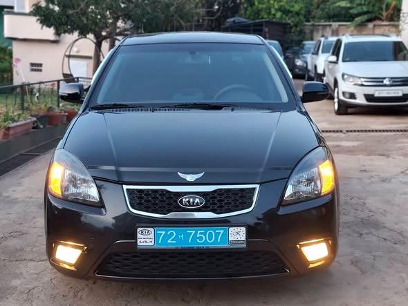  KIA PRIDE  Jante alu par 15 d'origine
•Boit ...