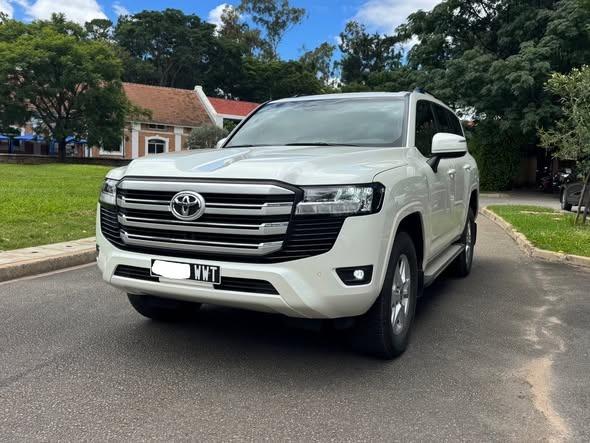 TOYOTA LAND CRUISER LC 300 TWIN-Turbo Diesel. ...