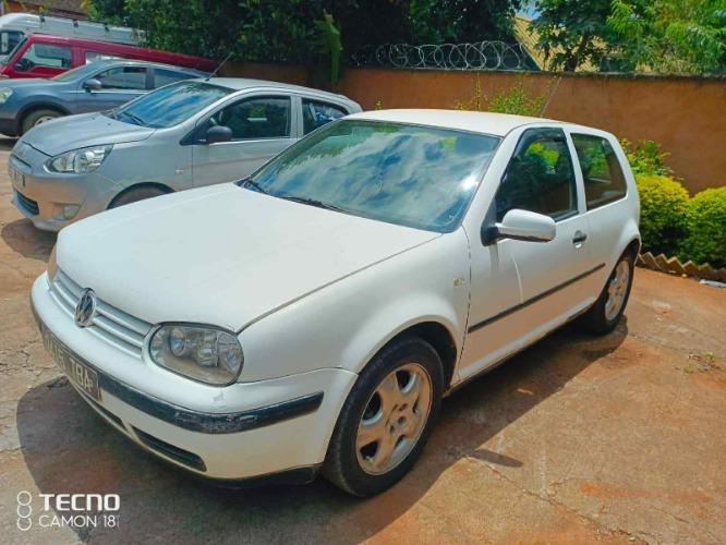 A VENDRE Golf type 4
sdi 1,9l
3 portes 
4  ...