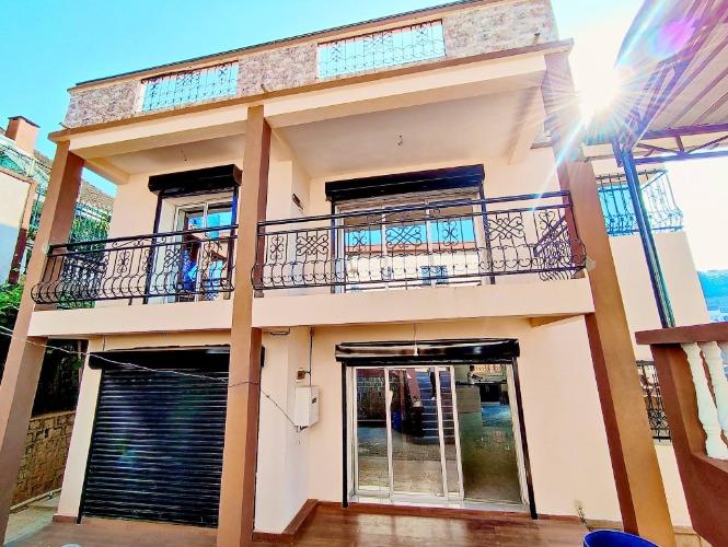  LOCATION Maison mitoyenne neuves sise dans u ...