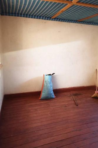 Maussole / fortdushen 
 ho anao mitady akaik ...