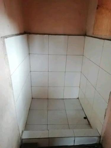 Trano ahofa Manarintsoa Isotry
 Efitra 1 mal ...