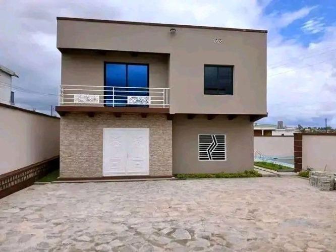 Villa à Vendre – AMBOHIDRATRIMO
Sur un Terra ...