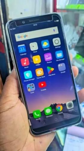 Ram 4
 interne 32Go
 batterie 3180 mah
 du ...