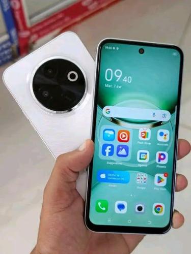 TECNO SPARK 30C  
Etat 10/10 vaovao (Sans ac ...