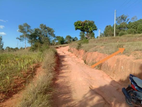 Hoanao mitady tany miala kely, nefa tsy lavit ...