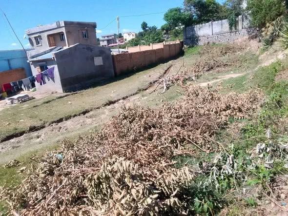  TANY AMIDY – AMBOHIMIADANA, AMPITATAFIKA 
  ...