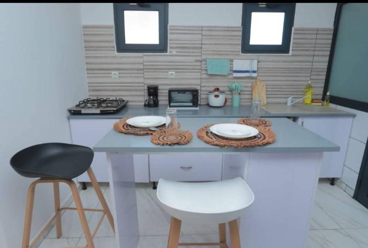 APPARTEMENT T2 MEUBLÉ –  IVATO 
 À louer : a ...